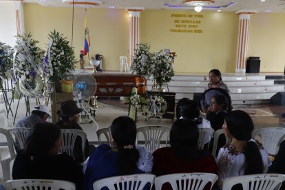 El velorio se realizó en la iglesia en la que el ciudadano se congregaba. Sus familiares y amigos asistieron a su último adiós.