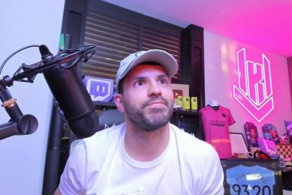 Sergio Agüero realiza transmisiones en directo en Twitch y Youtube.