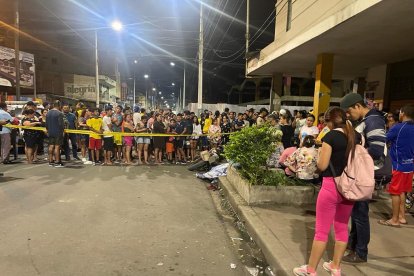 Familiares de las víctimas llegaron al lugar del crimen y vivieron momentos desesperantes.