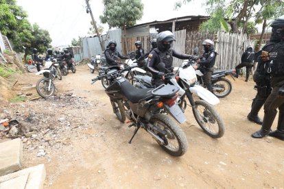 Antisociales intentaron robarle la motocicleta a un agente encubierto, el gendarme repelió el ataque y se enfrentó a los malhechores.