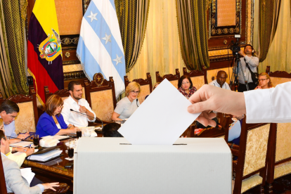 Referencial de una sesión de concejo en Guayaquil.