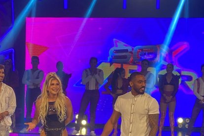 Momento en que la producción le daba la noticias a los chicos.