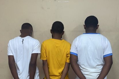 En poder de los menores de 16 y 17 años se halló un arma de fuego, tipo revólver. Los sospechosos fueron aislados.