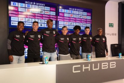 Los rayados presentaron a los siete refuerzos que sumaron al plantel.