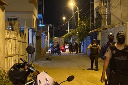 La policía hizo la revisión en el lugar de los hechos.