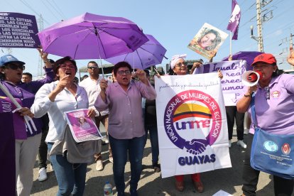 Colectivos de derechos humanos apoyaron a la familia de Bernal.