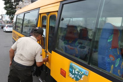 El carro pudo ser localizado luego de un rastreo. Horas antes fue robado en el norte de la urbe porteña.