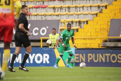 El zaguero colombiano Bleiner Agrón jugará por primera vez fuera de su país.