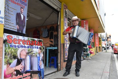 El colombiano recuerda que su esencia es el vallenato. Ofrece  serenatas a domicilio.