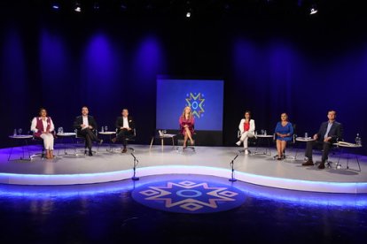 Primer grupo en el debate Quito.