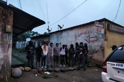 Los sujetos fueron detenidos  luego de las investigaciones. Entre ellos hay un adolescente.