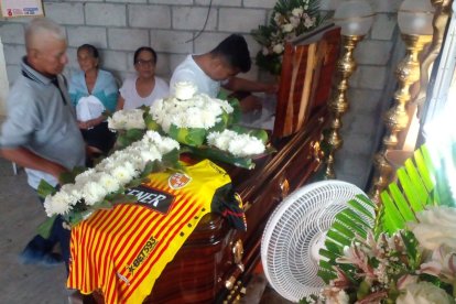 En el domicilio el recinto Los Jazmines velaron a Jonathan Eduardo Vera.