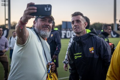 Damián Díaz y una foto con un hincha en Miami.