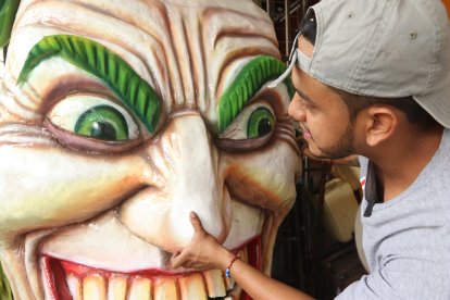 La cabeza de su Joker mide más de 2 metros de altura.