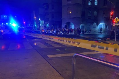 El cuerpo quedó tendido en las Calles Colón y García Avilés.