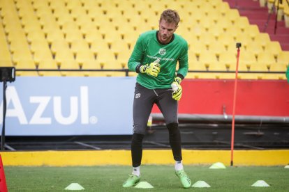 Javier Burrai, el golero de Barcelona que quiere estar muchos años en el ídolo.