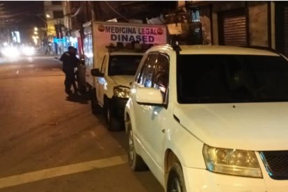 Agentes de la Dirección de Muertes Violentas (Dinased) une más pistas del asesinato.