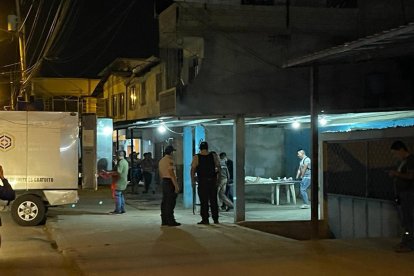 La víctima intentó esconderse en una vivienda, pero sus verdugos la siguieron.