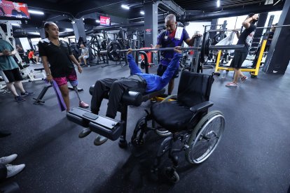 De lunes a viernes llegan al gimnasio para “sacarse la madre” durante tres horas, quieren representar al país.
