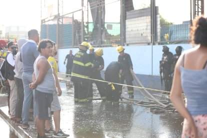 Cerca de 60 locales fueron consumidos por el fuego.