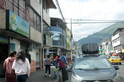Según la hermana del joven, el  hecho se registró en la Ciudadela Ibarra, sur de Quito. La gente decía que no se enteró del suceso.
