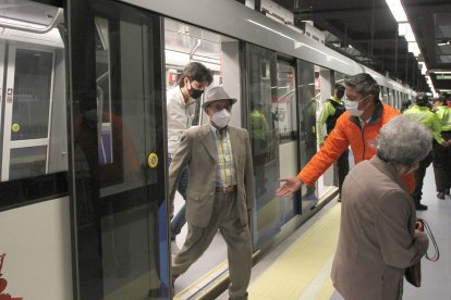 Los pasajeros se dieron un par de vueltas en los trenes del metro. Hubo guías para conocer el funcionamiento.