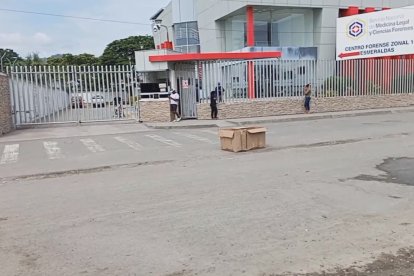 El cuerpo fue llevado al Centro Forense de Esmeraldas.