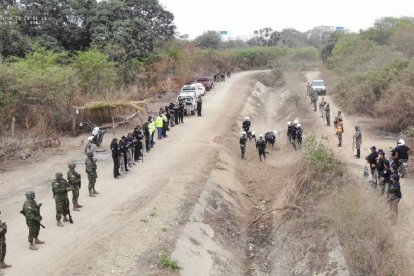 En 2020, policías y militares de Perú y Ecuador destruyeron pasos fronterizos ilegales en el sector de Huaquillas, provincia de El Oro.