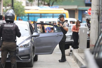 Familiares de la víctima lo trasladaron hasta un centro de salud, pero murió en el vehículo.