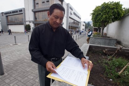 El expolicía ha acudido a la Defensoría del Pueblo para que lo ayuden con asesoría legal.