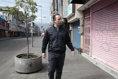 EXTRA llevó al  empresario a  la calle J, en Solanda, sur de Quito.  Sector conocido  por la actividad comercial popular.