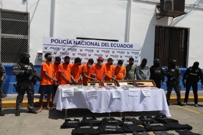 En los allanamientos la Policía halló armas, municiones, droga y dinero en efectivo.