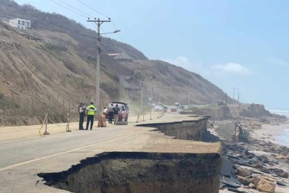 La Resbalosa, en la zona rural de Manta, se encuentra afectada por socavamiento y el impacto de los aguajes.