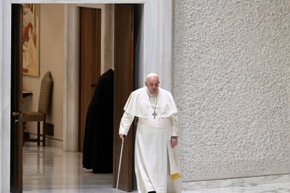 El pontífice se refirió a la comunidad LGBTIQ. Pese a que pidió a que no se los discrimine aclaró que la homosexualidad es un "pecado".