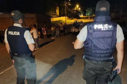 La policía acudió al sitio donde la víctima libaba con siete supuestos amigos.