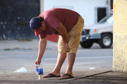 Una de las víctimas, había llegado del trabajo y salió a jugar en una máquina tragamonedas, junto a su domicilio.