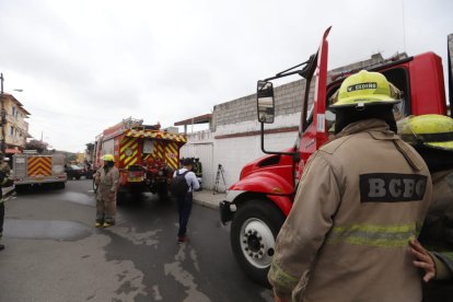 El lugar no cuenta con el permiso de funcionamiento para la labor ejercida. Bomberos apagaron el fuego.