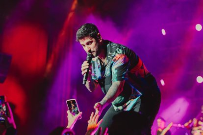 El cantante y compositor español en su gira Likes y Cicatrices.