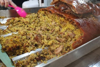 La lechona es un plato tradicional colombiano.