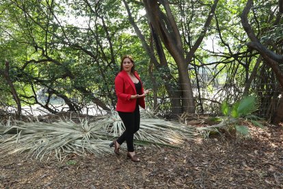 Rocío Serrano resalta la necesidad de oxigenar las aguas del estero Salado y de sembrar más árboles en la ciudad.