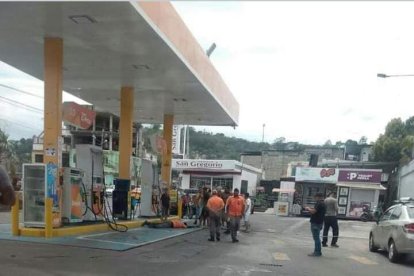 Asesinan a despachador de gasolina en Esmeraldas.