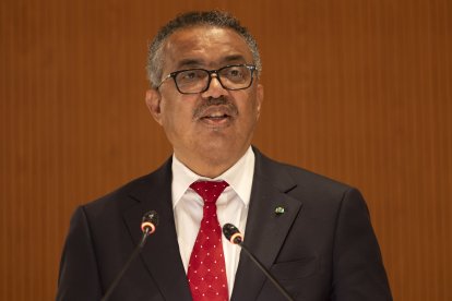 Tedros también lamentó que la vigilancia y la secuenciación genética de casos en laboratorio se hayan reducido drásticamente en el mundo.