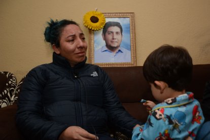 Lorena Mena no ha superado la partida de su esposo, quien murió en el aluvión.