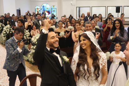 Así fue la boda eclesiástica de Dayanara Peralta y Jonathan Estrada
