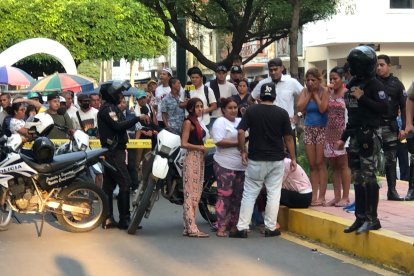 El crimen quedó grabado en una de las cámaras de seguridad.