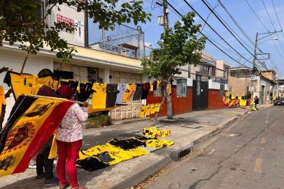 Sobre la avenida Barcelona se asentaron diferentes comercios antes de que inicie la Noche Amarilla