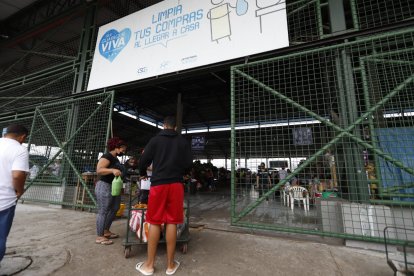 Quienes trabajan en el establecimiento de víveres están atemorizados.