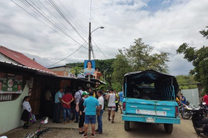 Las víctimas recibieron una descarga de disparos cuando se servían alimentos en un populoso restaurante de Paján, al sur de la provincia.