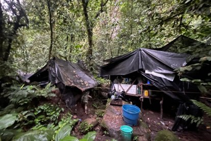De acuerdo a las Fuerzas Armadas fue hallado en mitad de la selvática vegetación de la zona pertenecería a grupos armados colombianos.