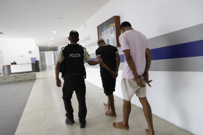 Los adolescentes  estaban dentro del domicilio donde encuentran a la víctima, pero dos involucrados más huyeron.